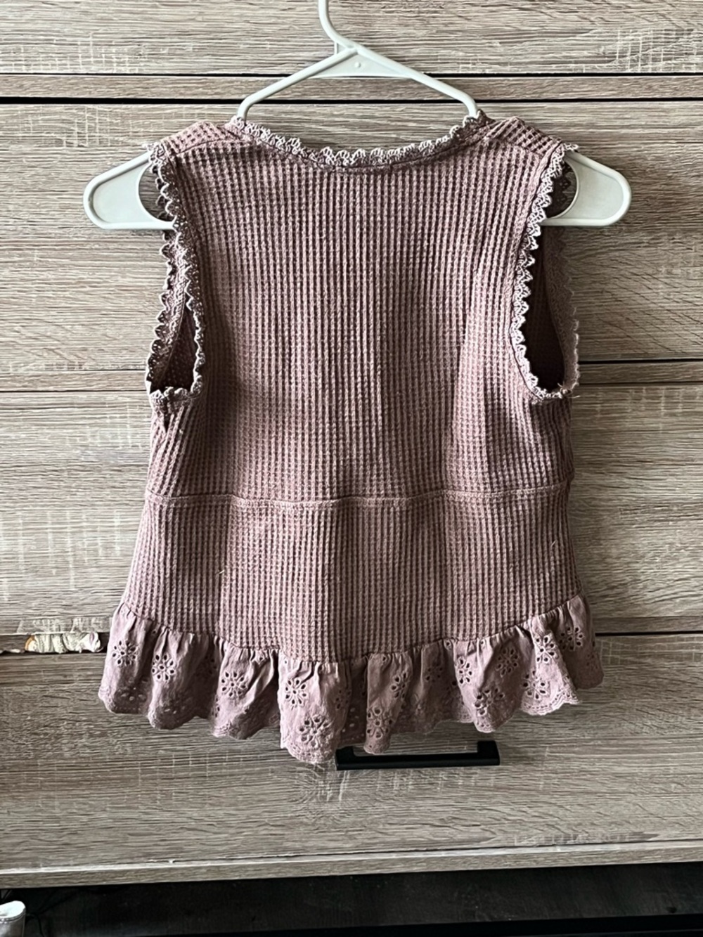 Pink Rose Mauve Waffle V-Neck Tank with Eyelet Ruffle Hem - Picture 2 of 4